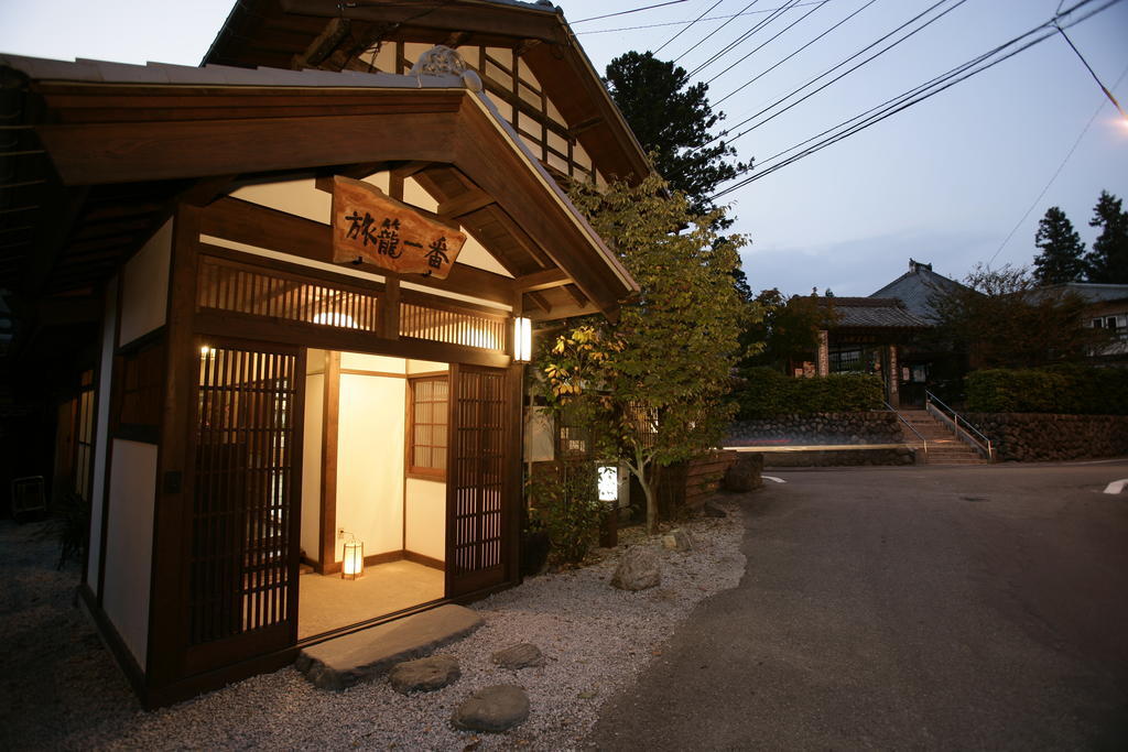 Готель Oyo Hatago Ichiban Тітібу Екстер'єр фото